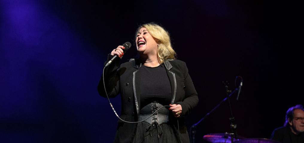 Jann Arden performs (Photo: James Bennett)